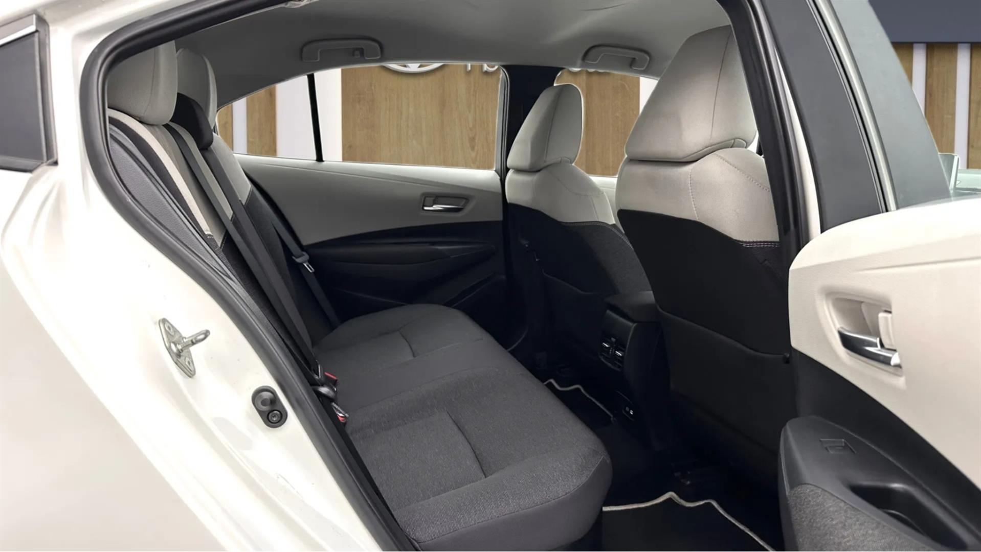 2023 TOYOTA COROLLA 1.8 HYBRID DREAM E-CVT
