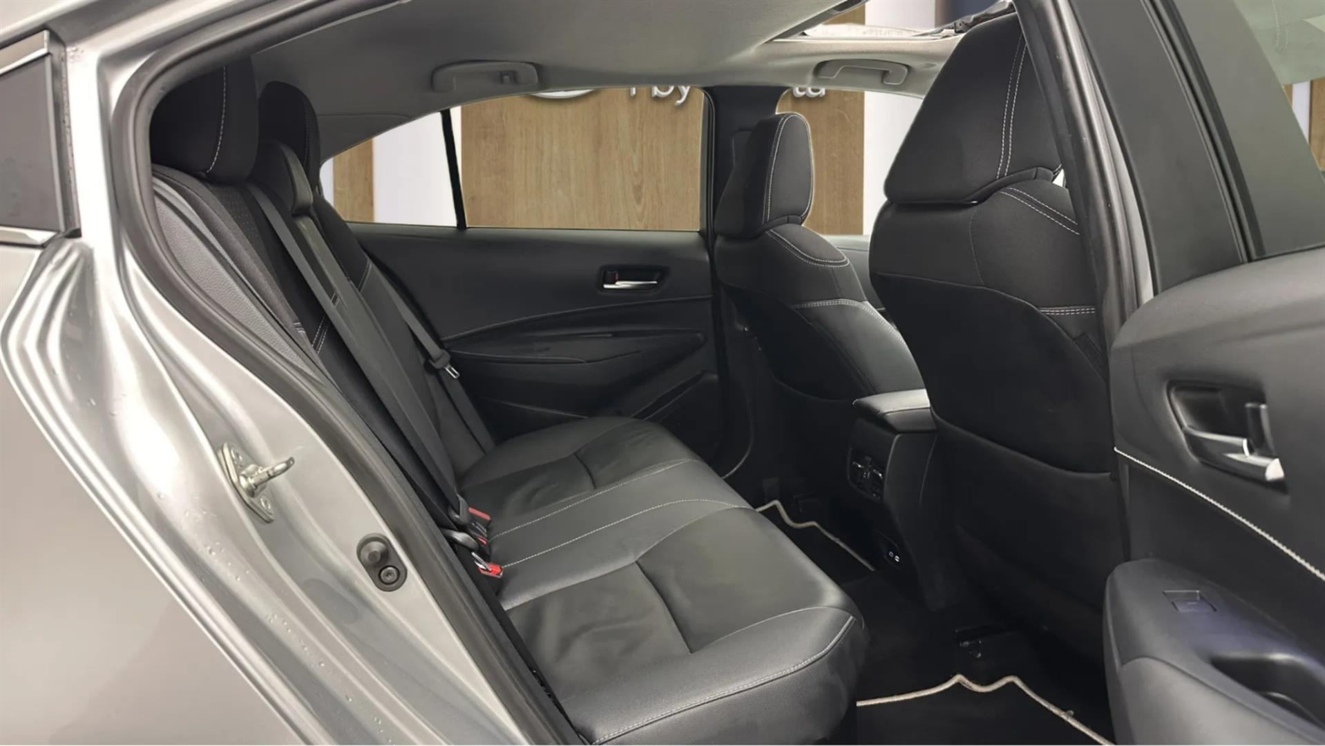 2023 TOYOTA COROLLA 1.8 HYBRID PASSION X-PACK E-CVT