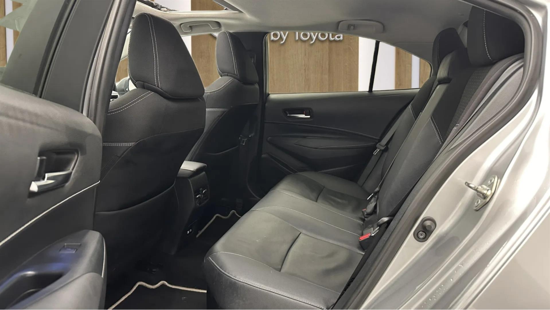 2023 TOYOTA COROLLA 1.8 HYBRID PASSION X-PACK E-CVT