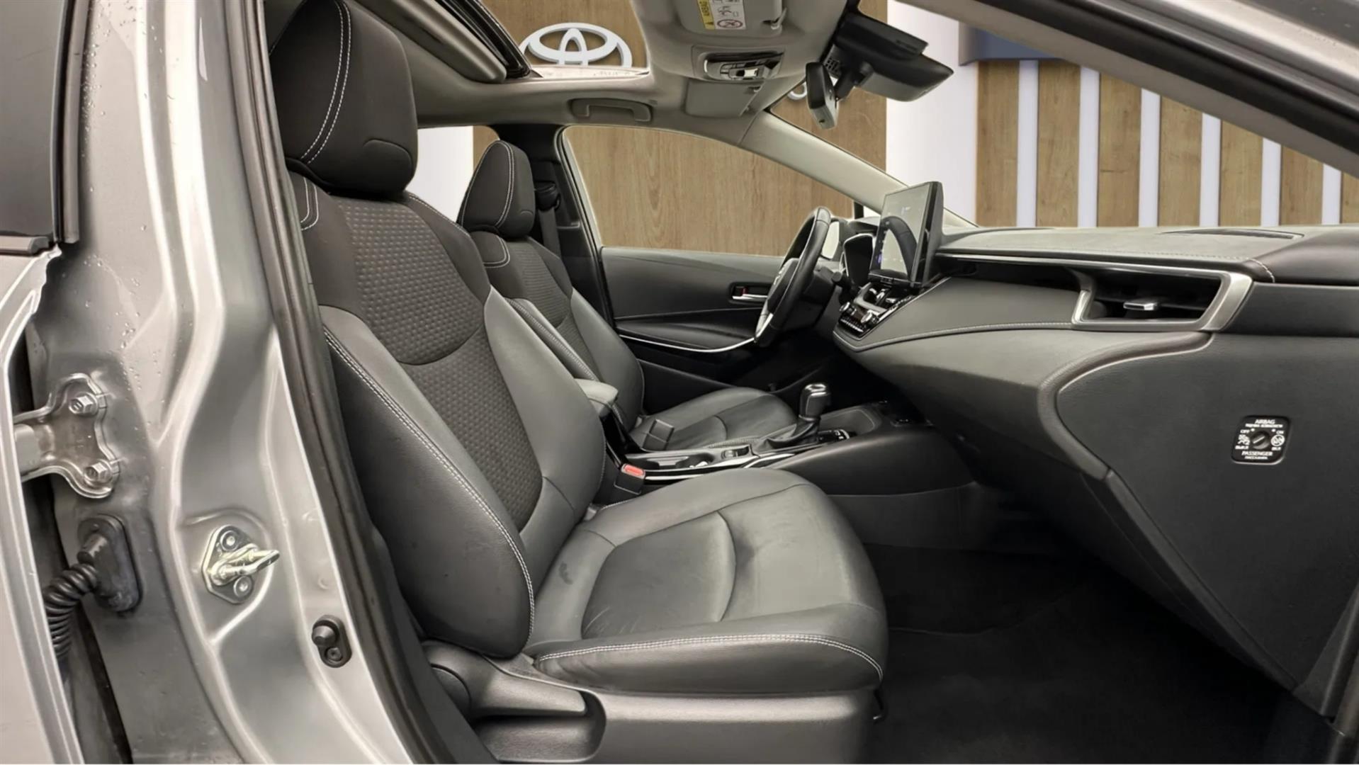 2023 TOYOTA COROLLA 1.8 HYBRID PASSION X-PACK E-CVT