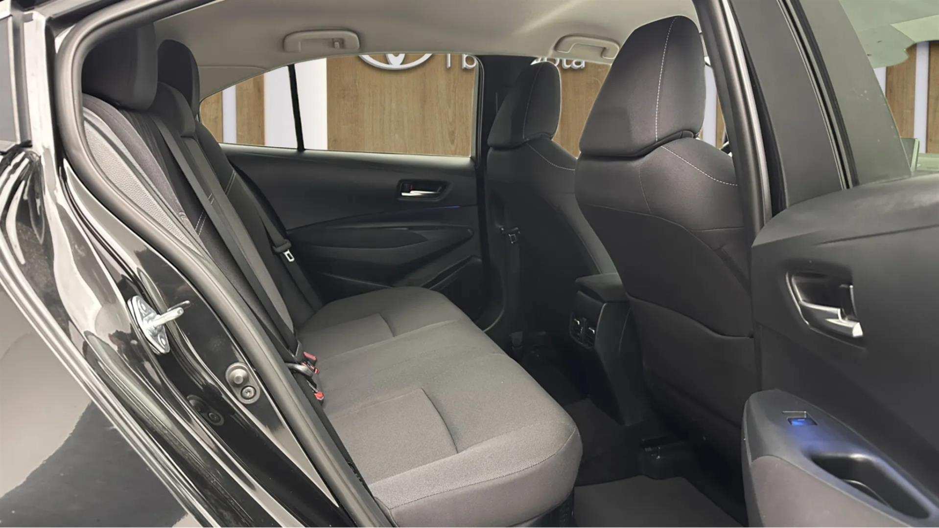 2022 TOYOTA COROLLA 1.8 HYBRID FLAME E-CVT