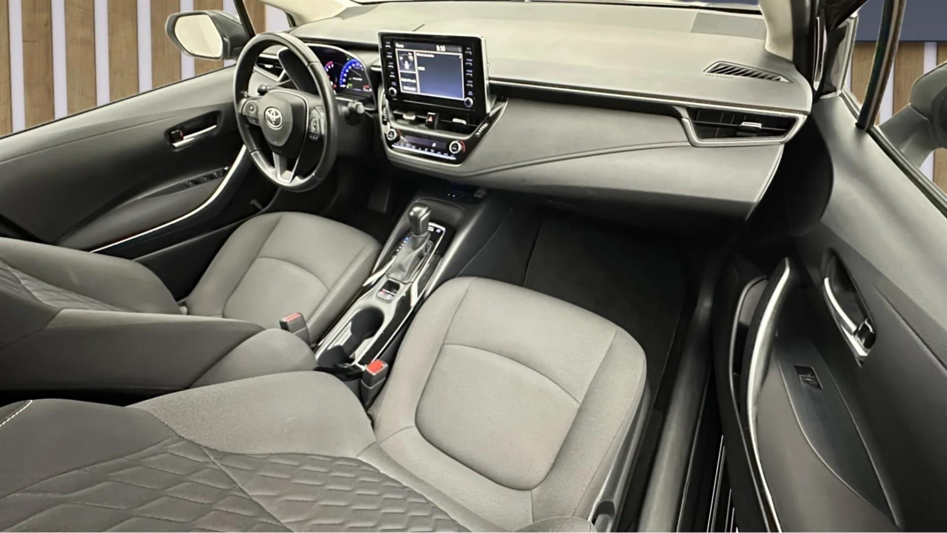 2022 TOYOTA COROLLA 1.8 HYBRID FLAME E-CVT