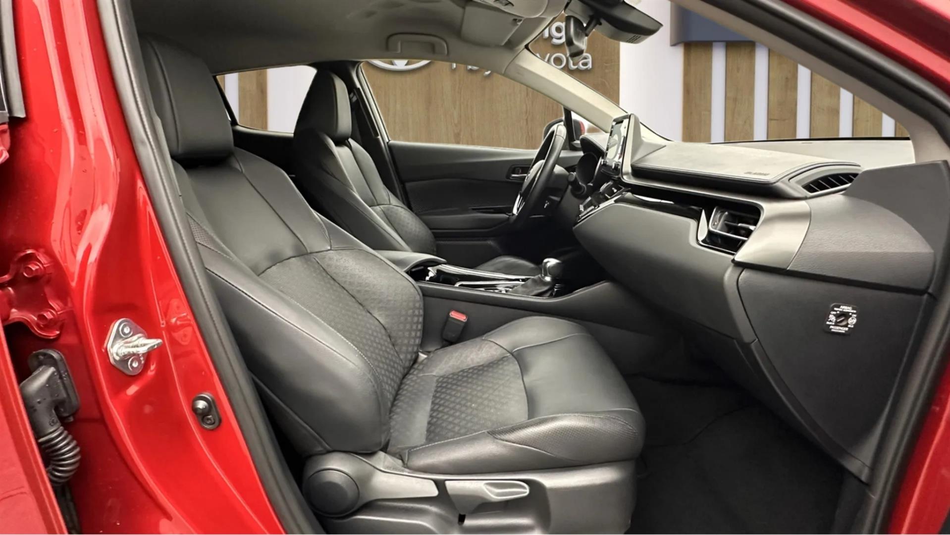 2023 TOYOTA C-HR 1.8 HYBRID 4*2 PASSION X- PACK E-CVT