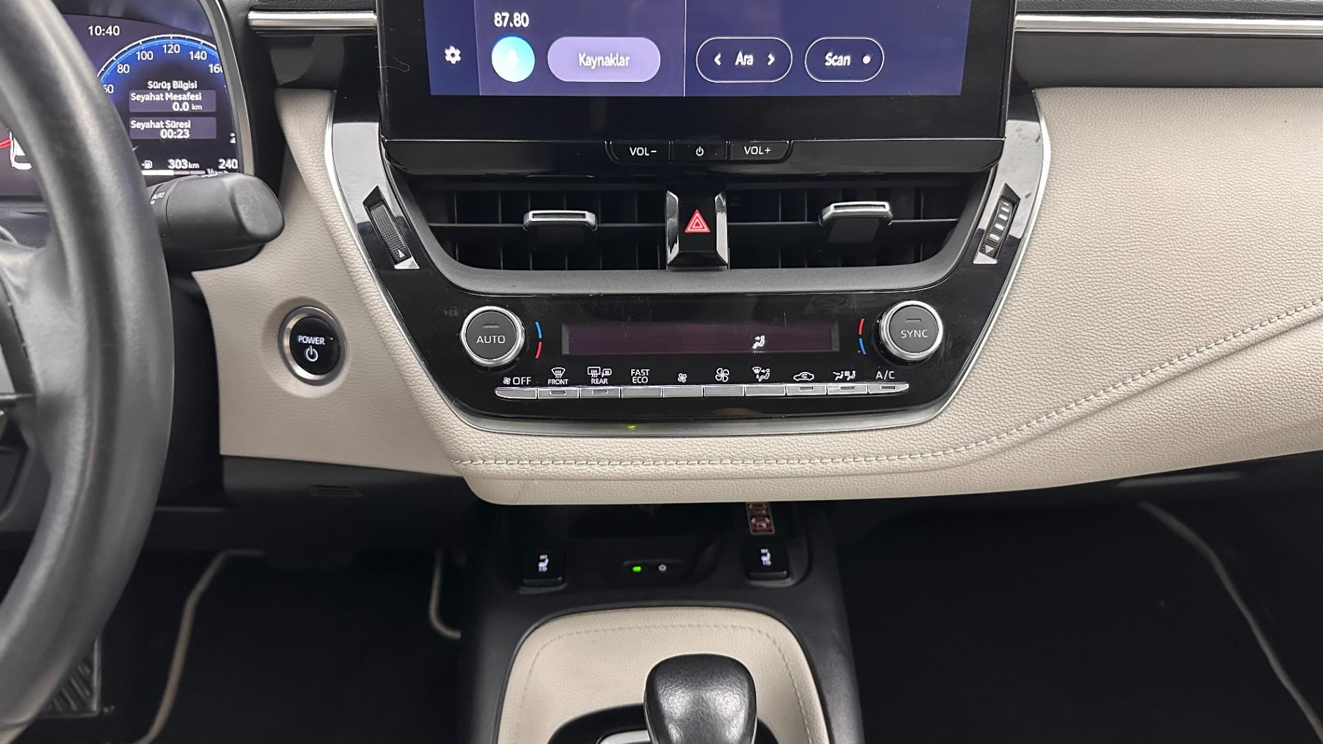 2023 TOYOTA COROLLA 1.8 HYBRID PASSION X-PACK E-CVT