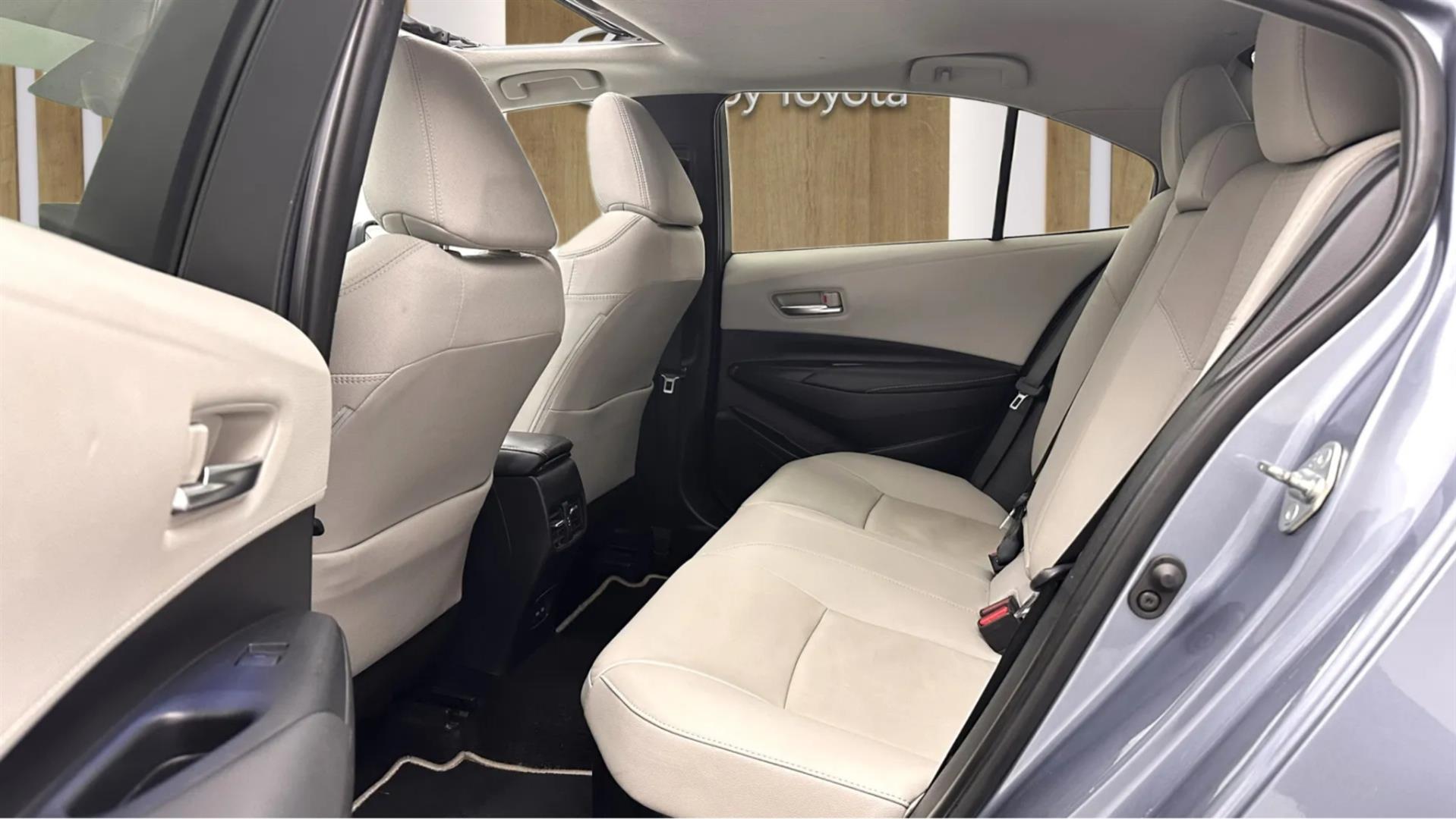 2023 TOYOTA COROLLA 1.8 HYBRID PASSION X-PACK E-CVT