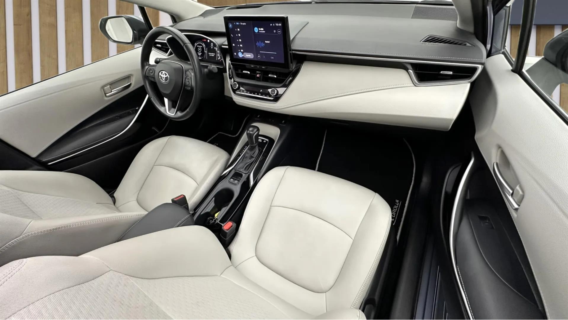 2023 TOYOTA COROLLA 1.8 HYBRID PASSION X-PACK E-CVT