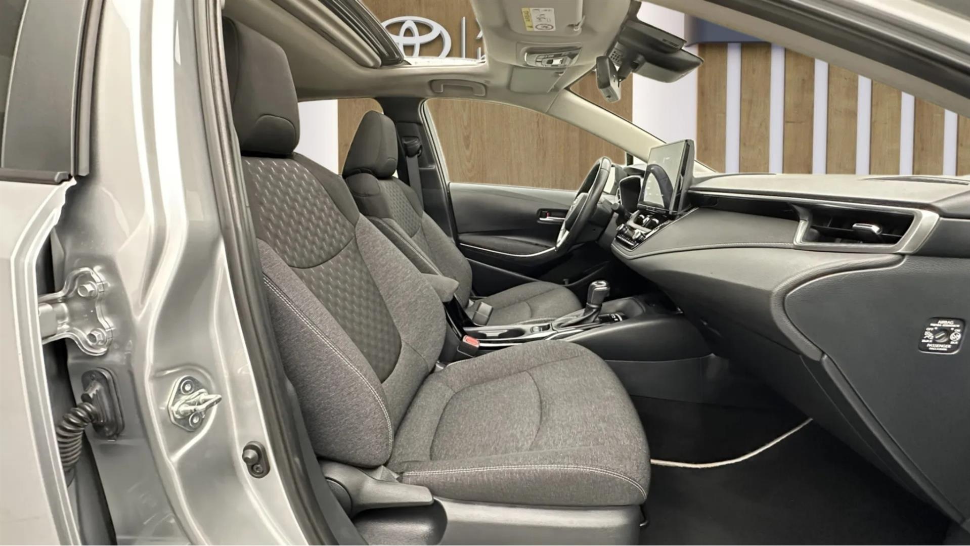 2023 TOYOTA COROLLA 1.8 HYBRID FLAME X-PACK E-CVT