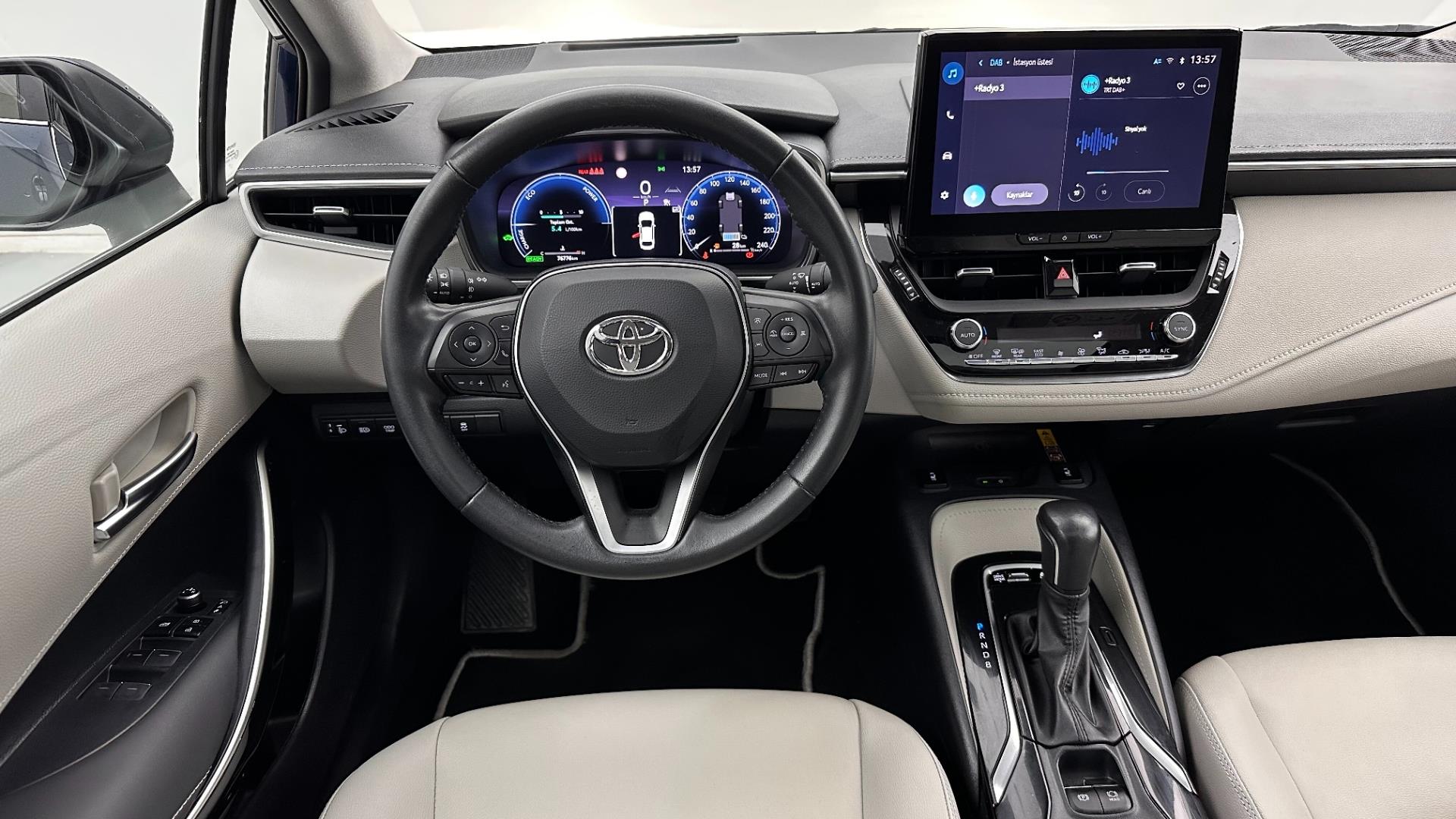 2023 TOYOTA COROLLA 1.8 HYBRID PASSION X-PACK E-CVT