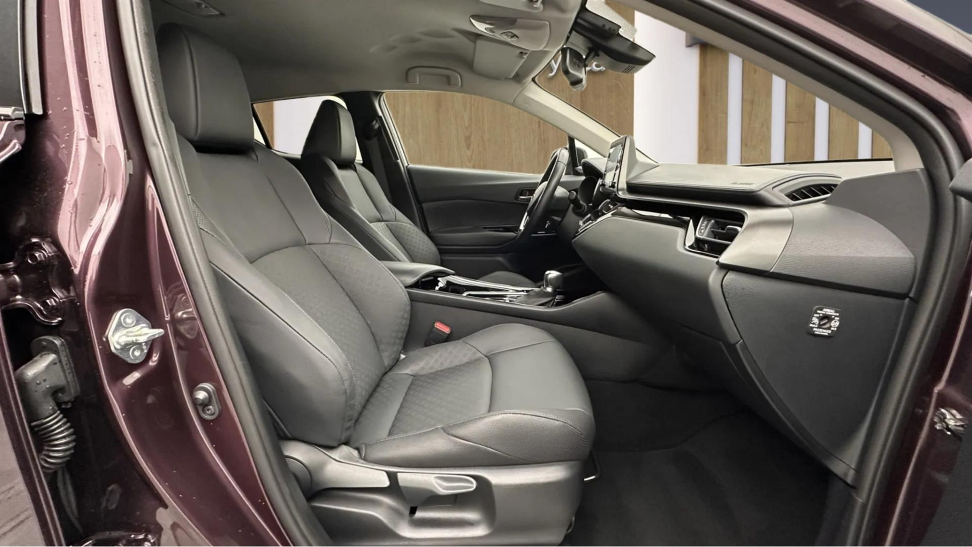 2023 TOYOTA C-HR 1.8 HYBRID 4*2 PASSION X- PACK E-CVT