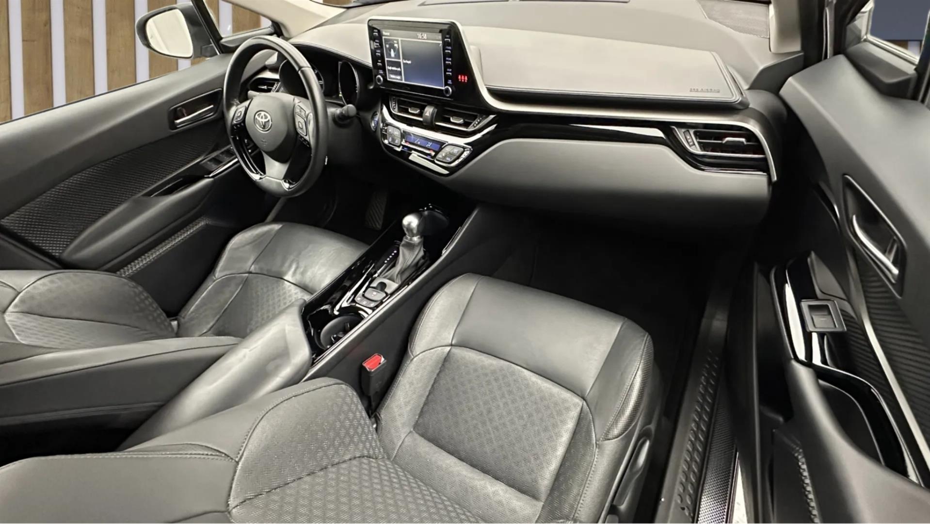 2023 TOYOTA C-HR 1.8 HYBRID 4*2 PASSION X- PACK E-CVT