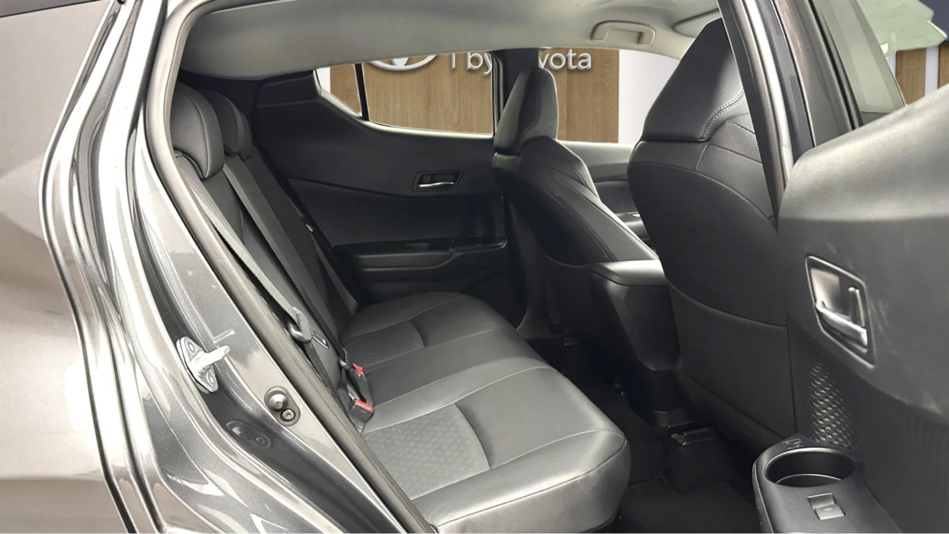 2023 TOYOTA C-HR 1.8 HYBRID 4*2 PASSION X- PACK E-CVT