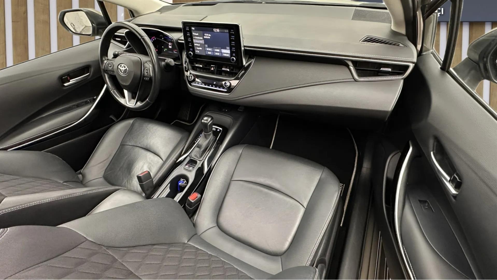 2022 TOYOTA COROLLA 1.8 HYBRID PASSION X-PACK