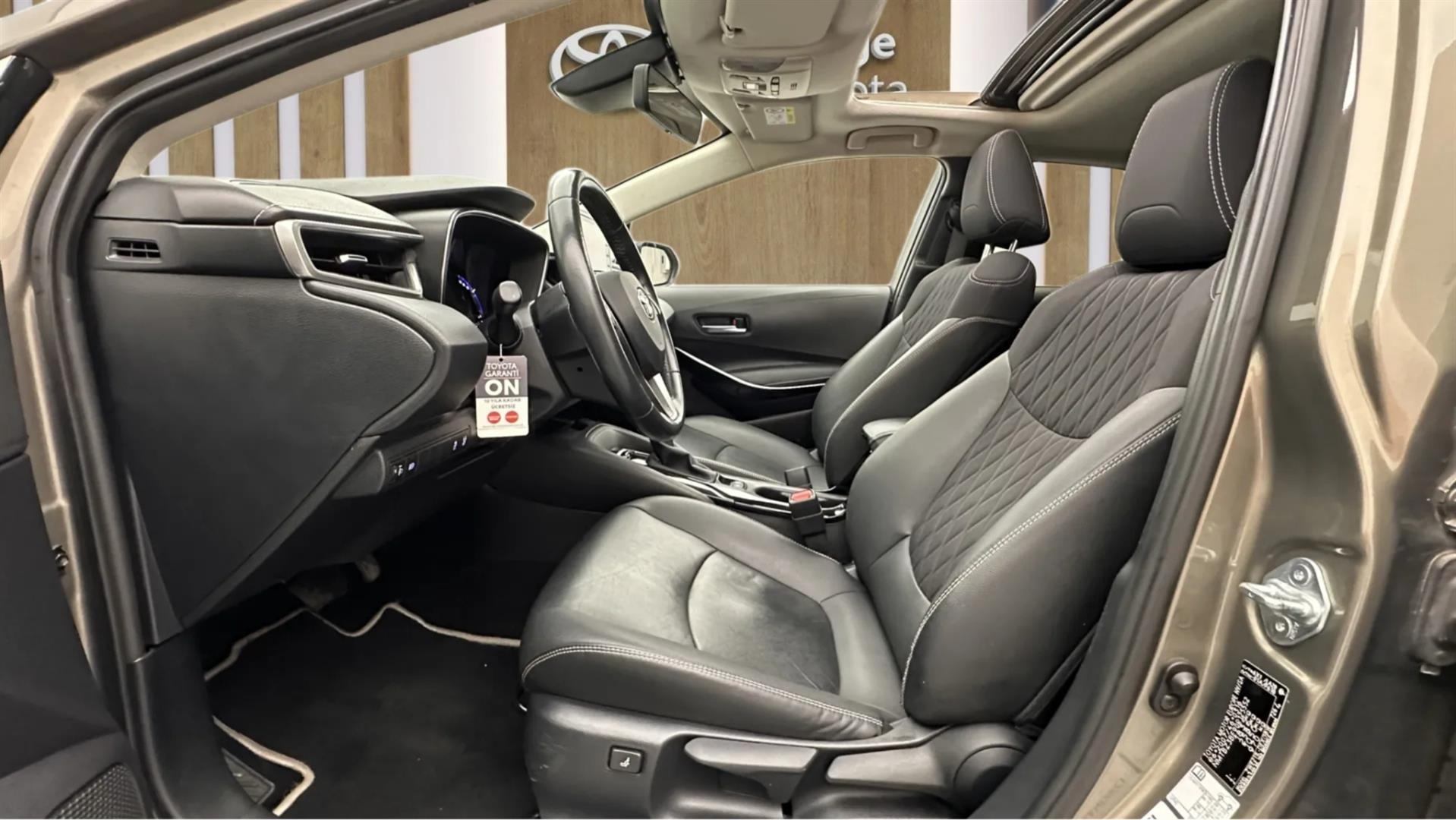 2022 TOYOTA COROLLA 1.8 HYBRID PASSION X-PACK