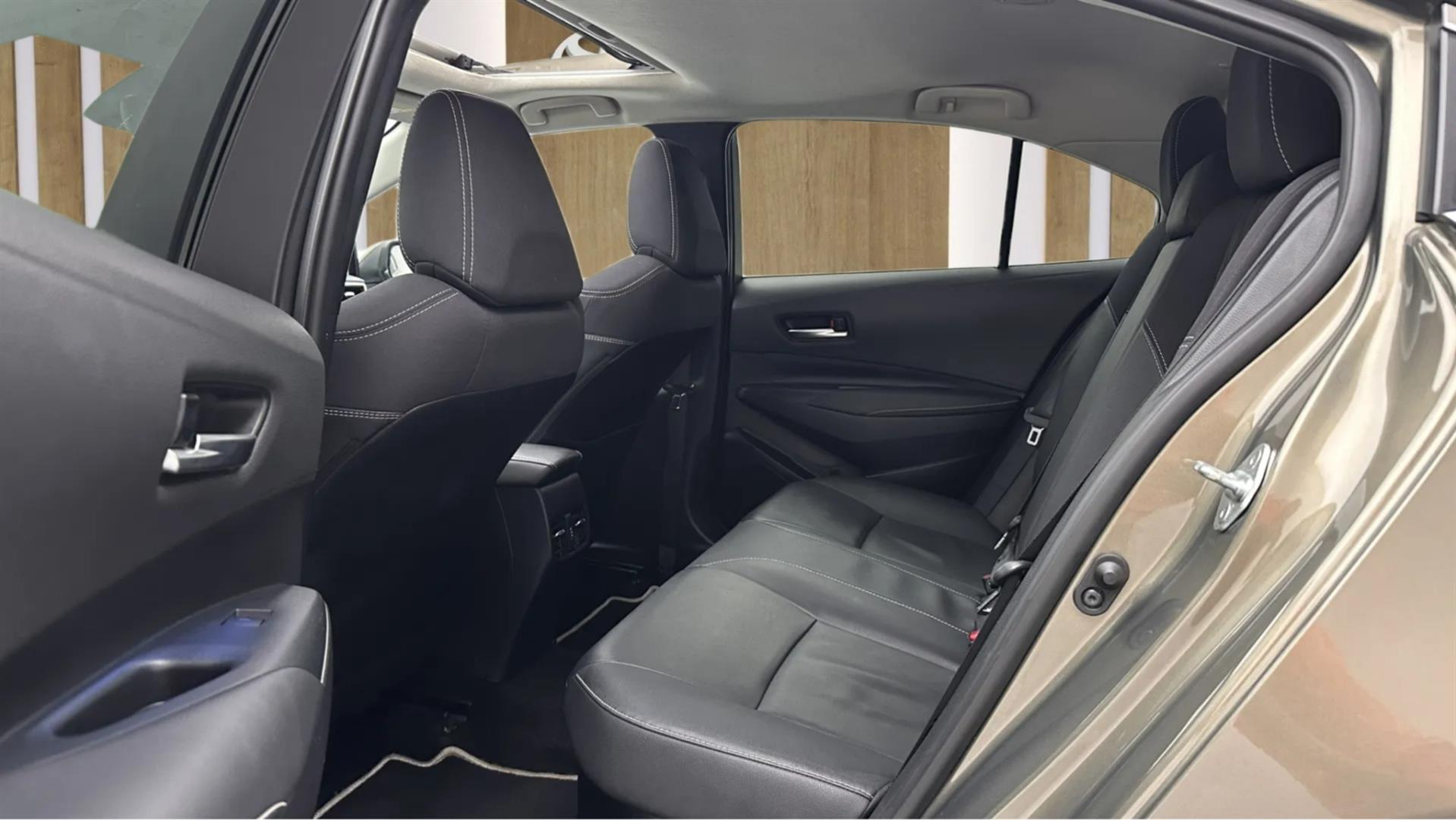 2022 TOYOTA COROLLA 1.8 HYBRID PASSION X-PACK
