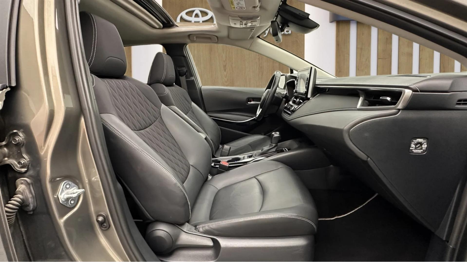 2022 TOYOTA COROLLA 1.8 HYBRID PASSION X-PACK