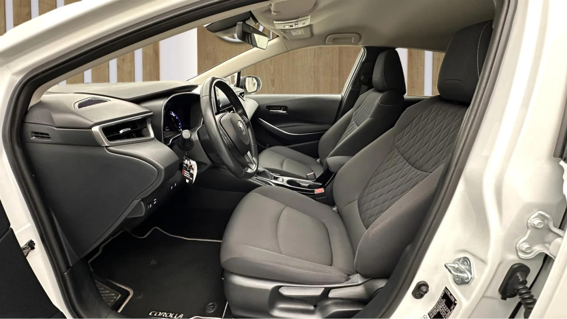 2022 TOYOTA COROLLA 1.8 HYBRID FLAME E-CVT