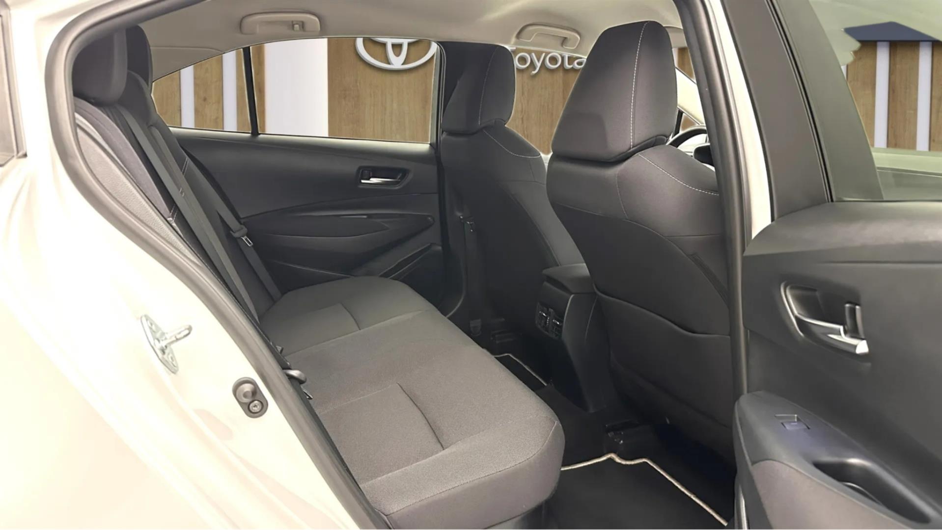 2022 TOYOTA COROLLA 1.8 HYBRID FLAME E-CVT