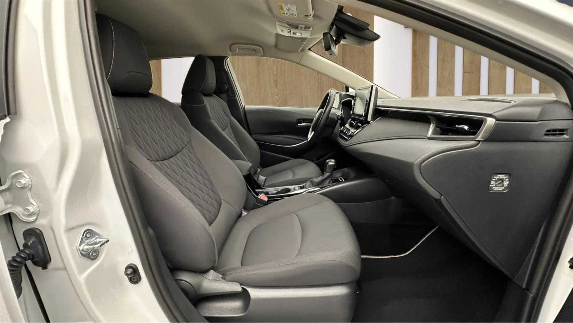 2022 TOYOTA COROLLA 1.8 HYBRID FLAME E-CVT