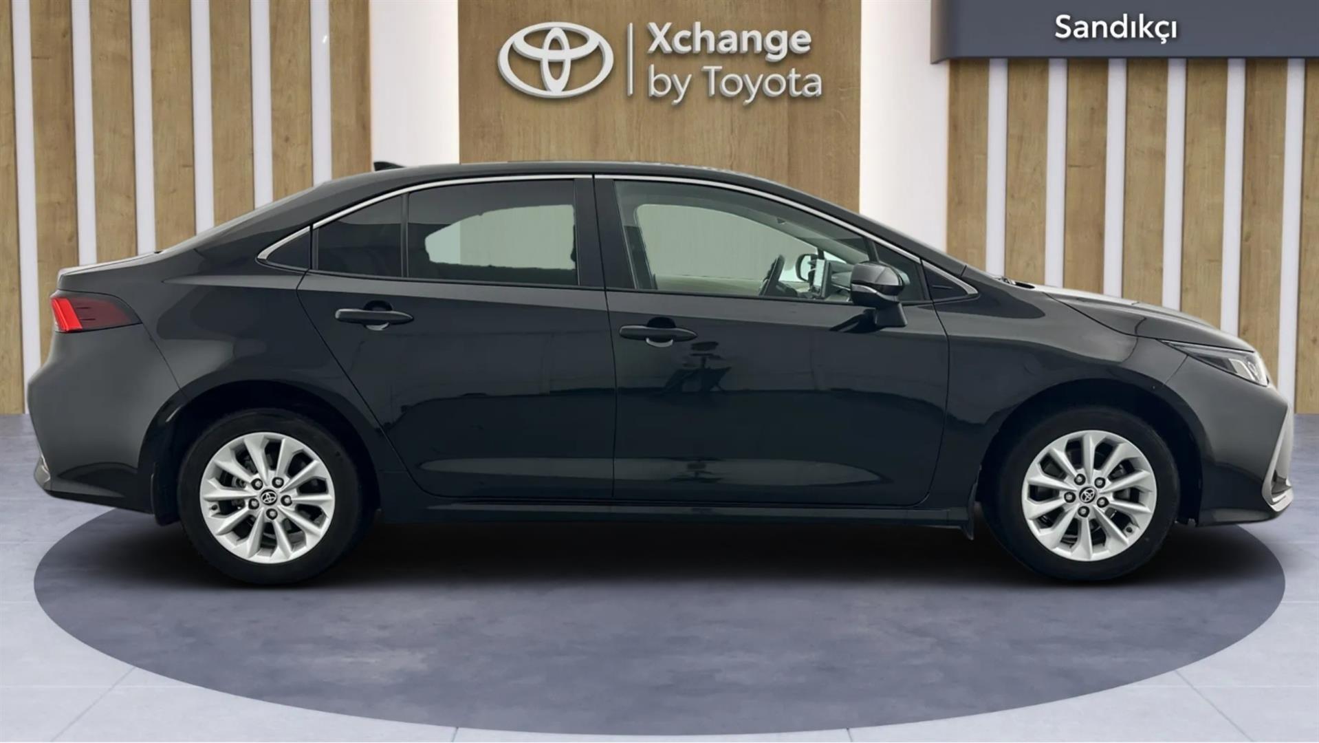 2022 TOYOTA COROLLA 1.8 HYBRID FLAME E-CVT
