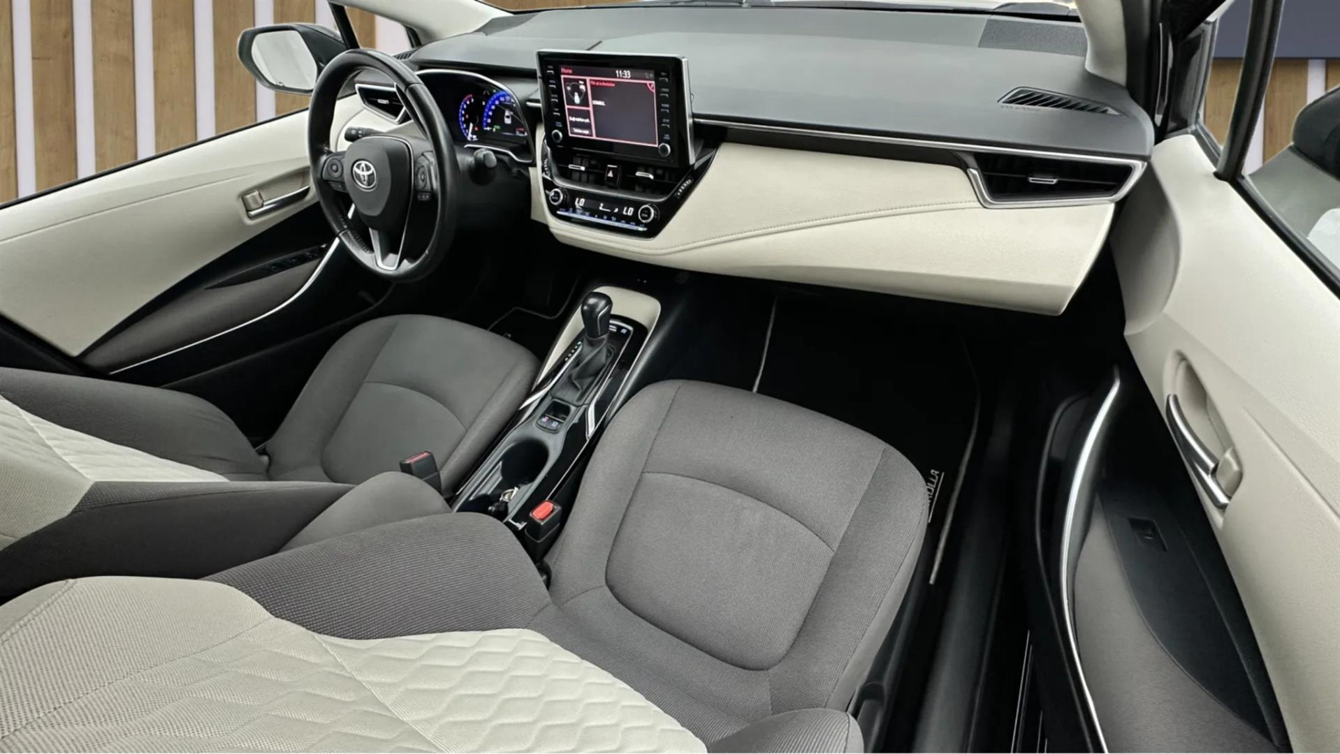 2022 TOYOTA COROLLA 1.8 HYBRID FLAME E-CVT