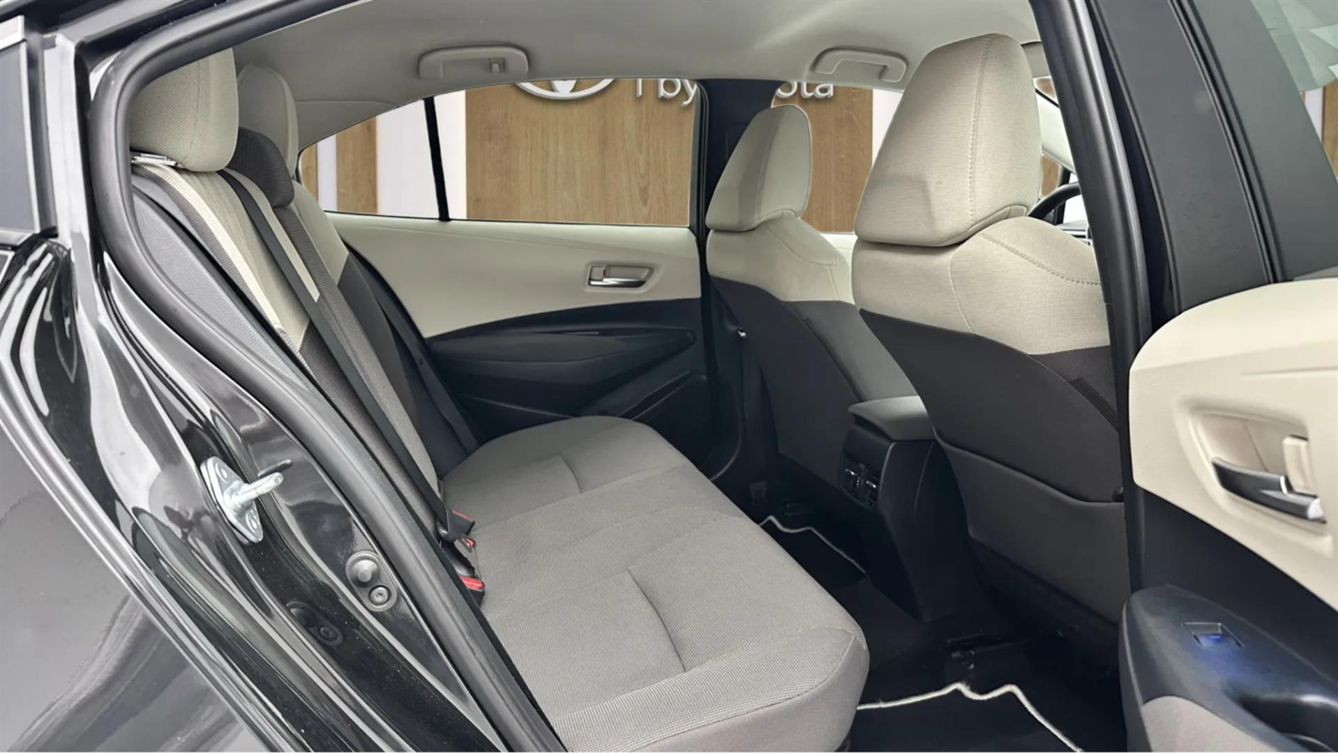 2022 TOYOTA COROLLA 1.8 HYBRID FLAME E-CVT