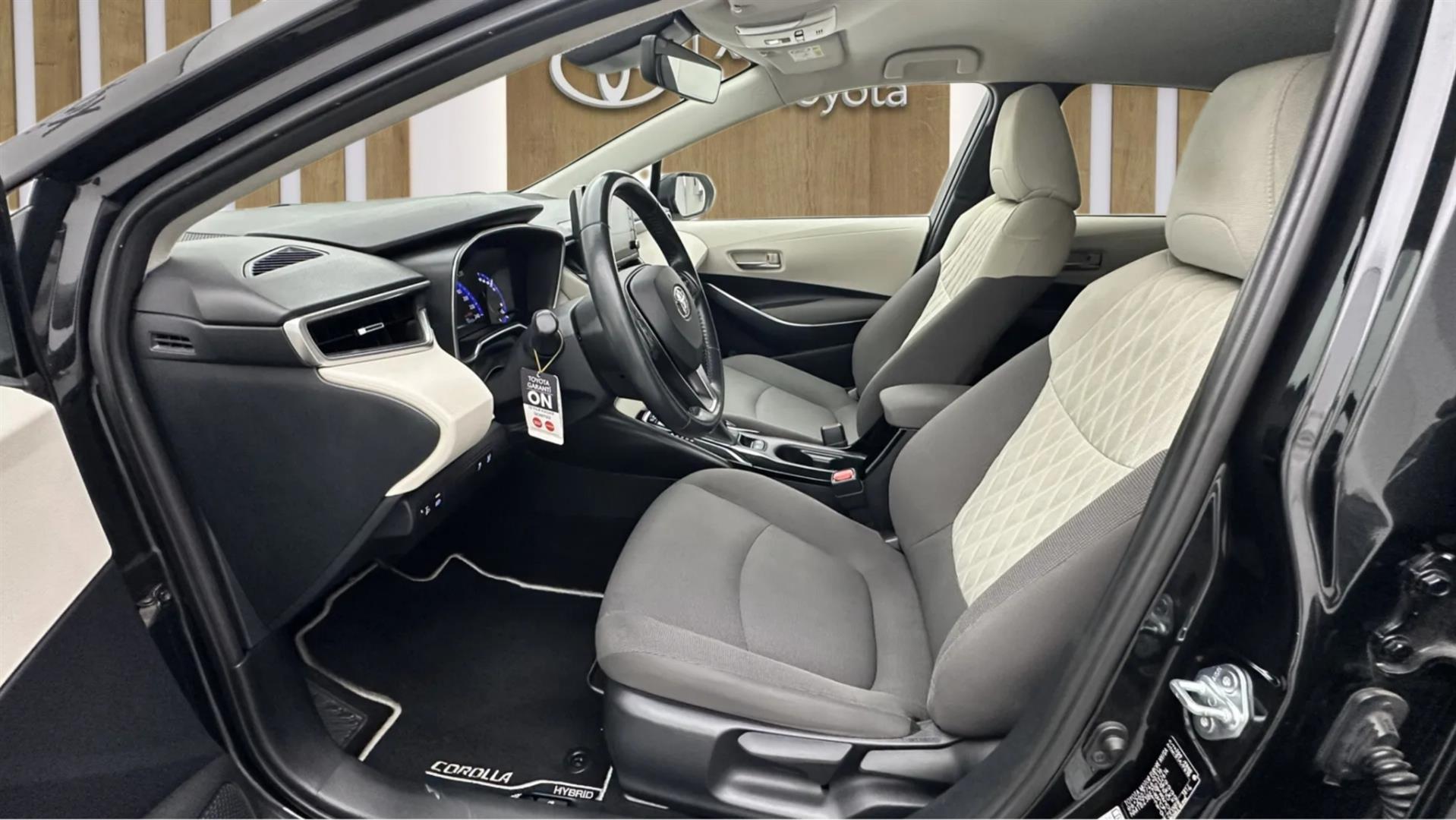 2022 TOYOTA COROLLA 1.8 HYBRID FLAME E-CVT