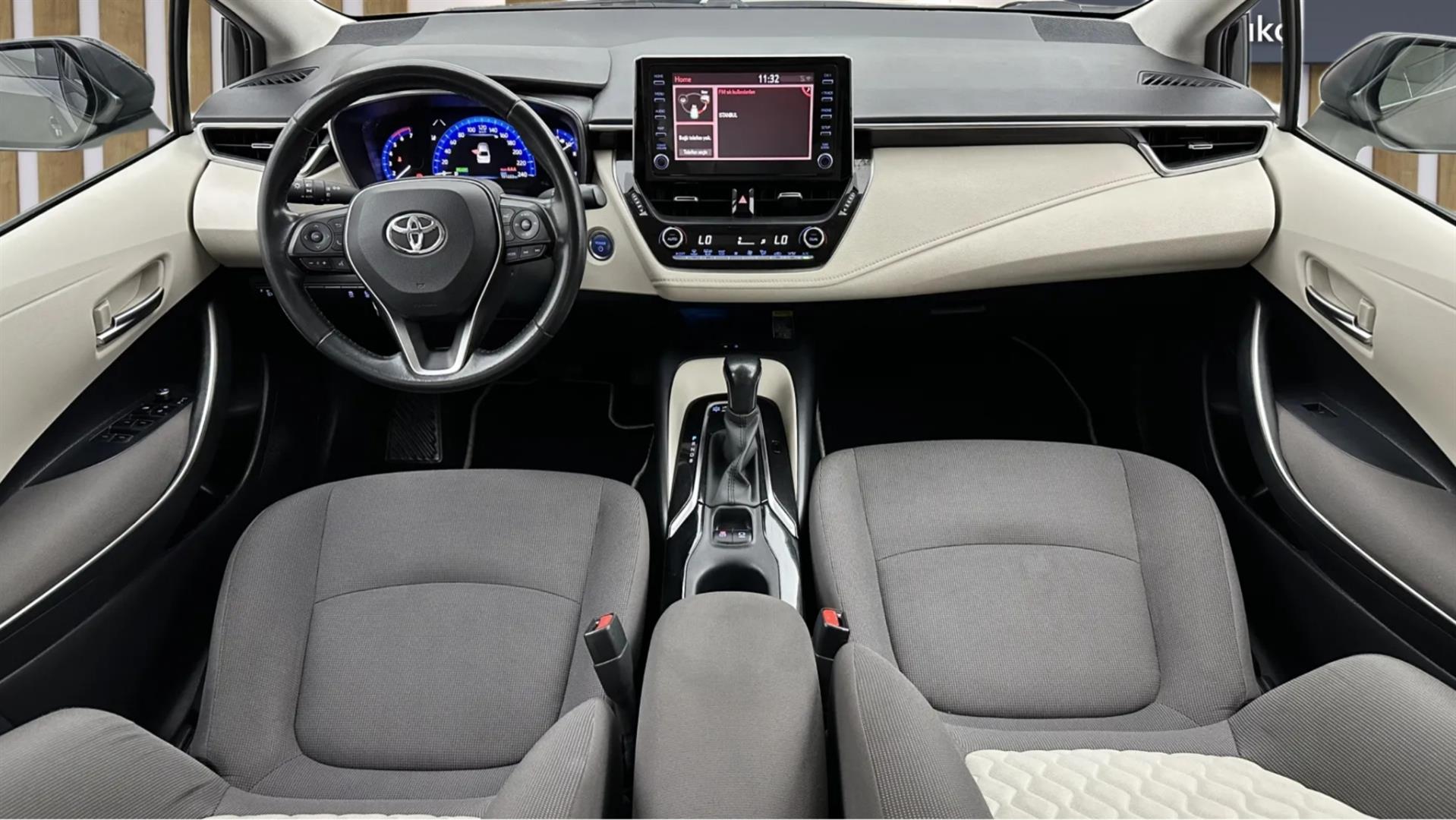 2022 TOYOTA COROLLA 1.8 HYBRID FLAME E-CVT