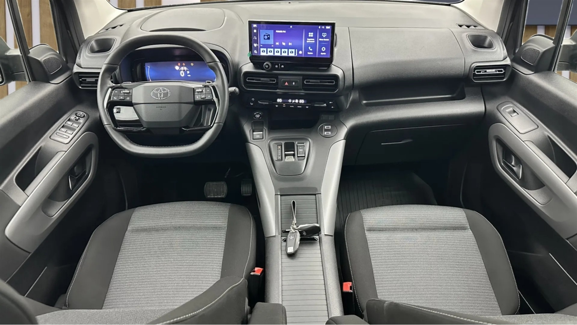 2025 TOYOTA PROACE CITY 1.5 D PASSION X-PACK A/T