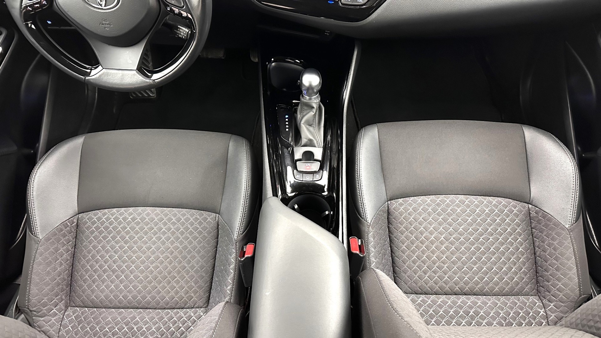 2022 TOYOTA C-HR 1.8 HYBRID 4*2 PASSION E-CVT