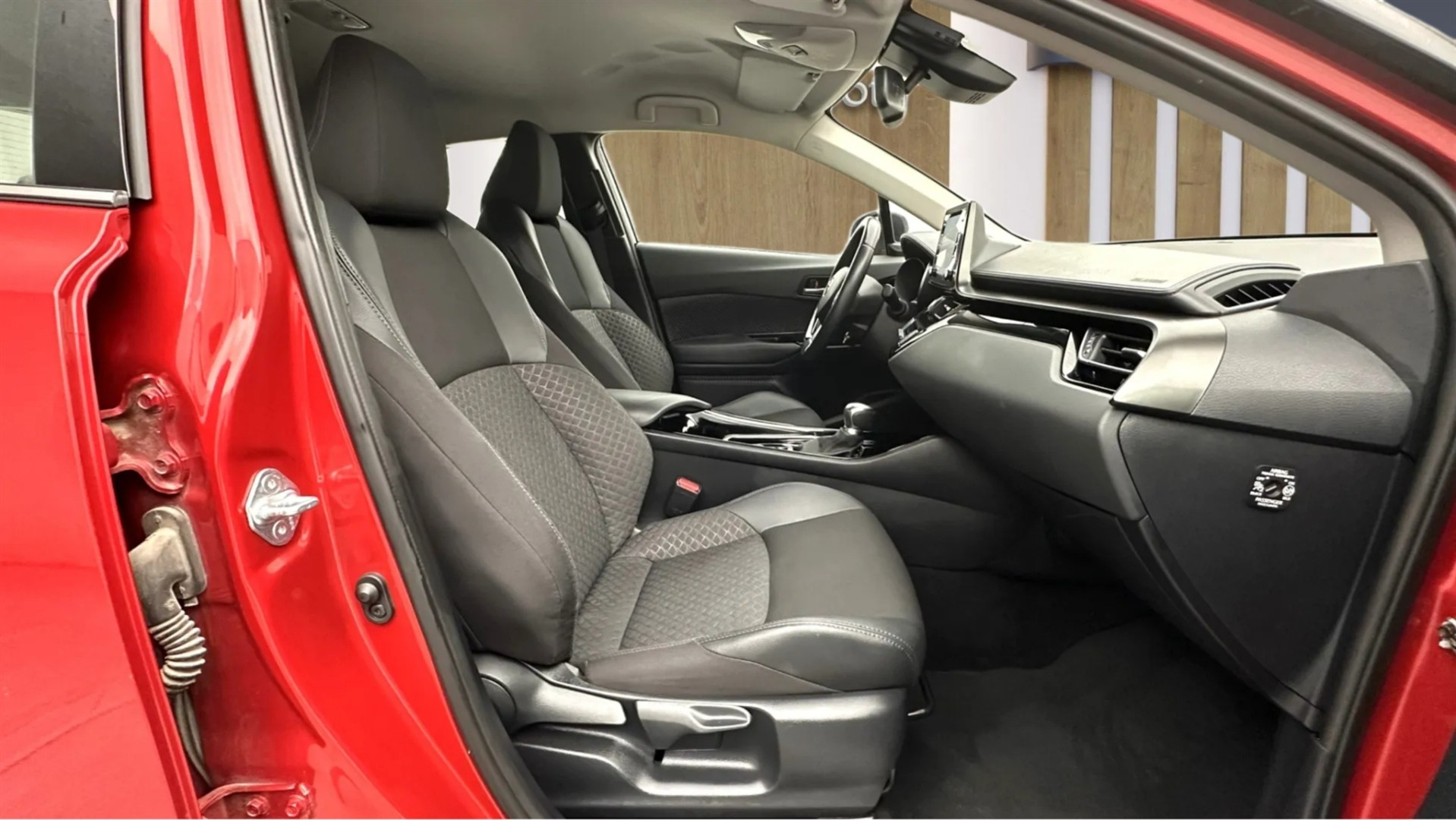 2022 TOYOTA C-HR 1.8 HYBRID 4*2 PASSION E-CVT