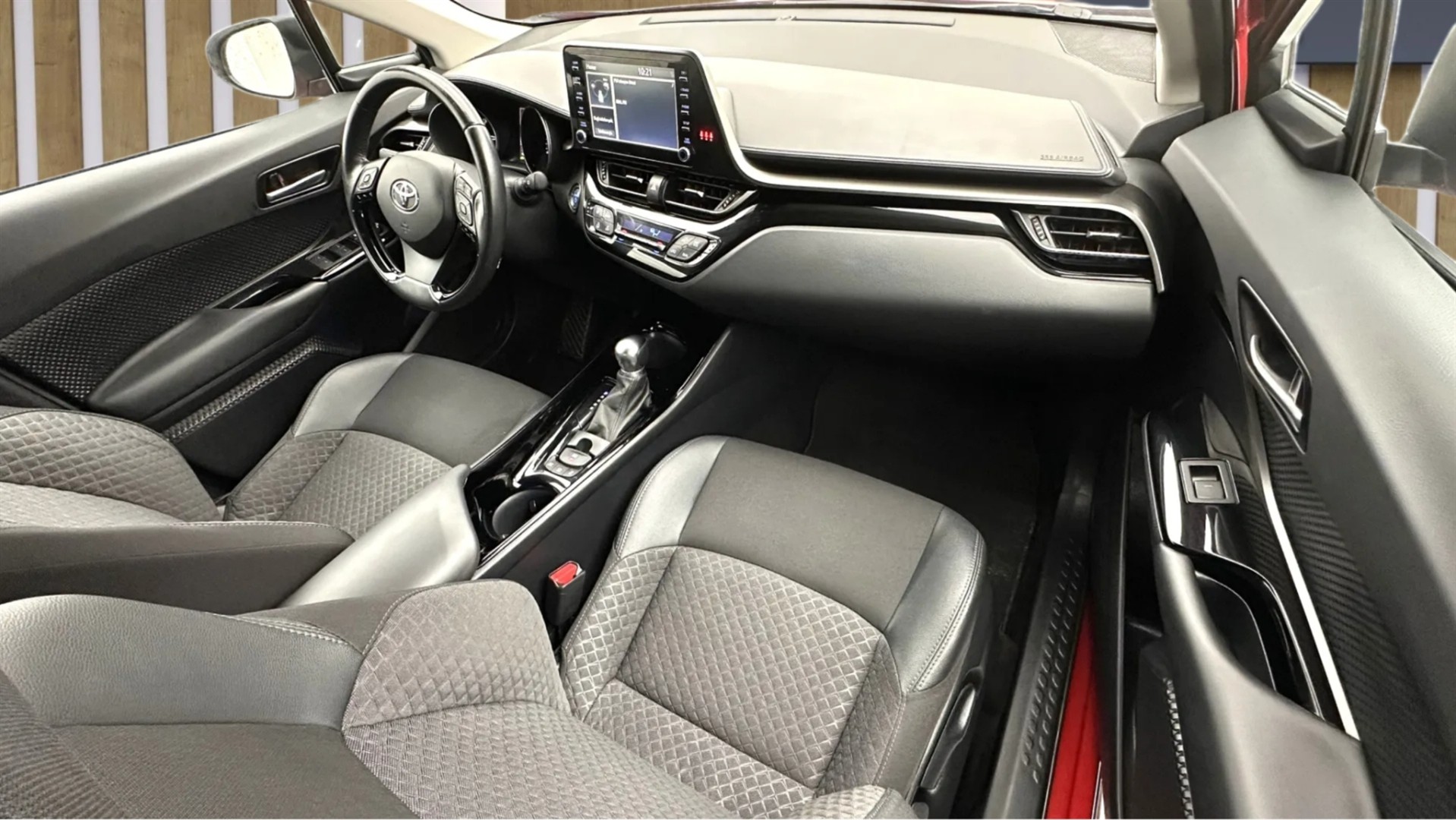 2022 TOYOTA C-HR 1.8 HYBRID 4*2 PASSION E-CVT