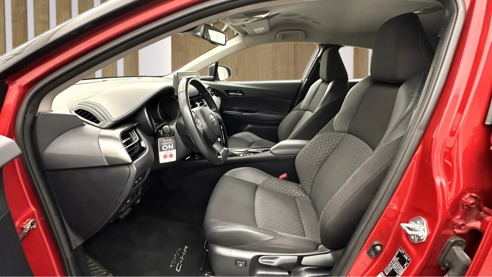 2022 TOYOTA C-HR 1.8 HYBRID 4*2 PASSION E-CVT