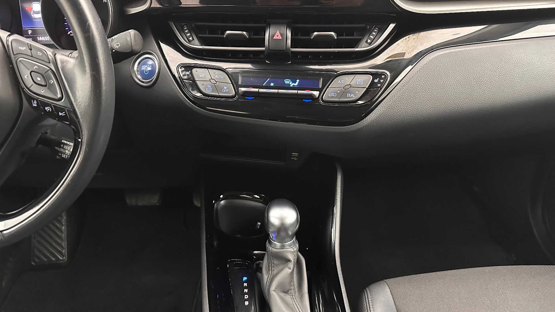 2022 TOYOTA C-HR 1.8 HYBRID 4*2 PASSION E-CVT