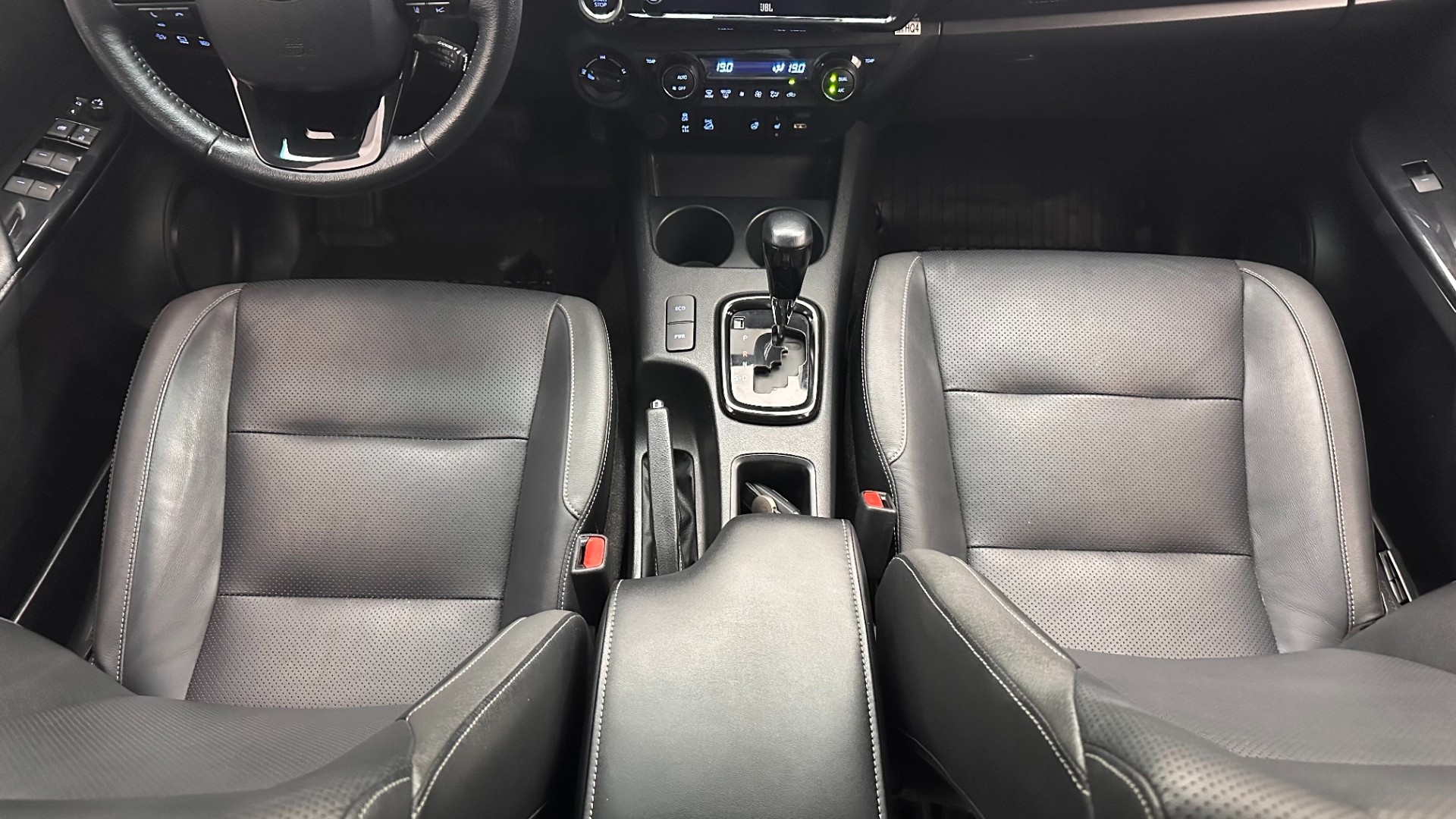2024 TOYOTA HILUX 2.4 D-4D 4X4 INVINCIBLE A/T