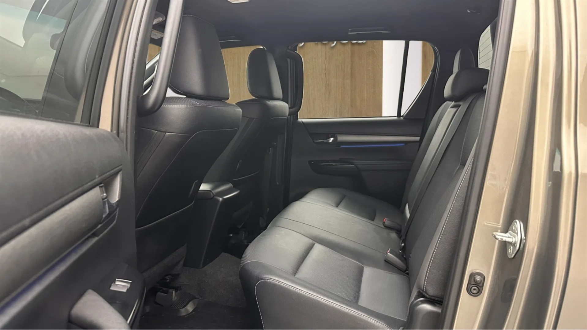 2024 TOYOTA HILUX 2.4 D-4D 4X4 INVINCIBLE A/T