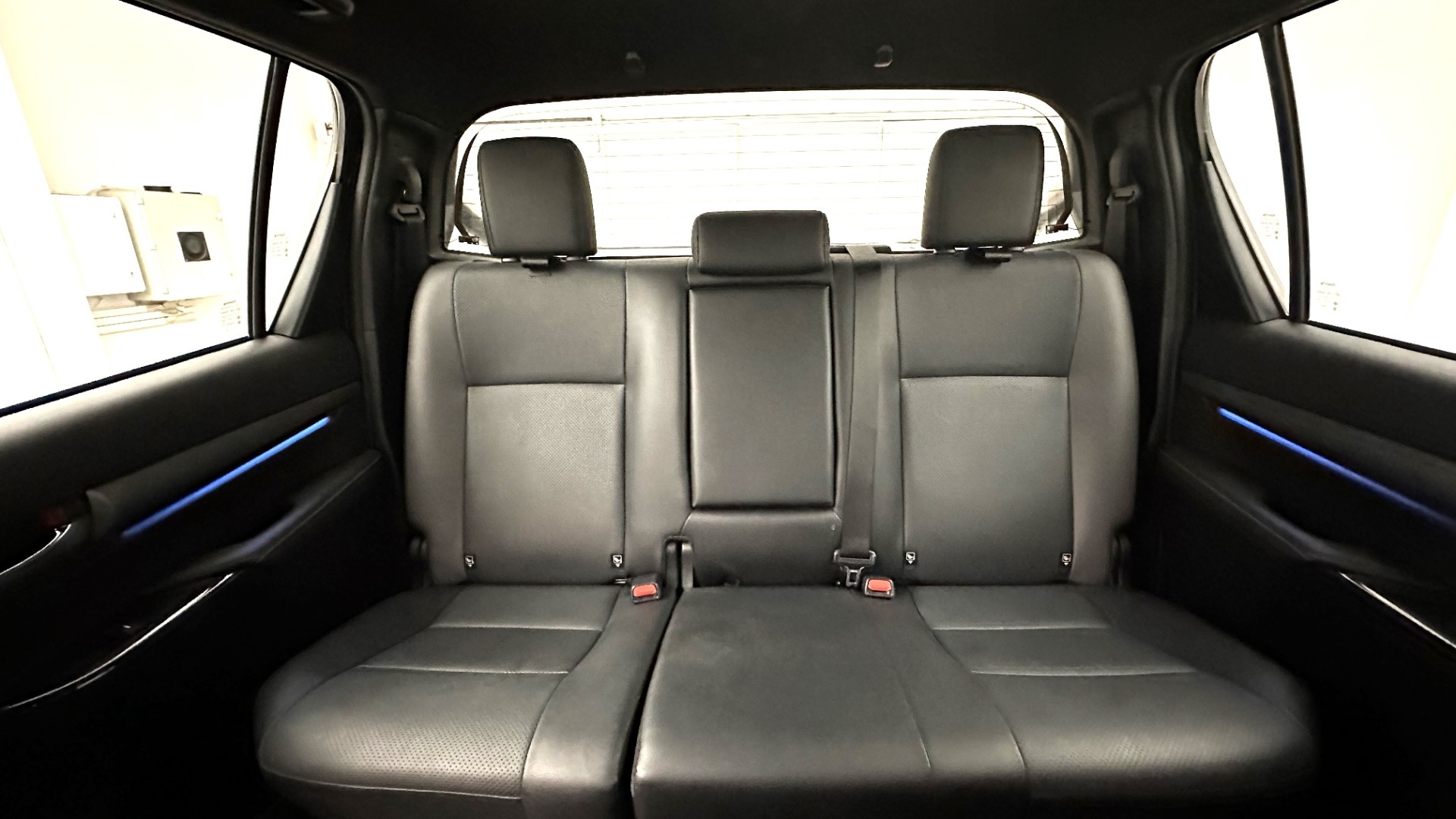 2024 TOYOTA HILUX 2.4 D-4D 4X4 INVINCIBLE A/T