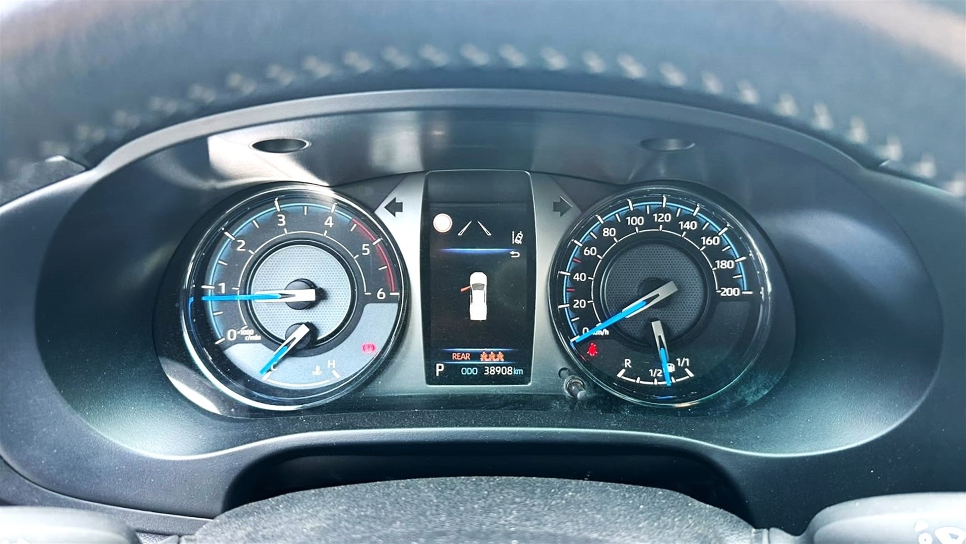 2024 TOYOTA HILUX 2.4 D-4D 4X4 INVINCIBLE A/T