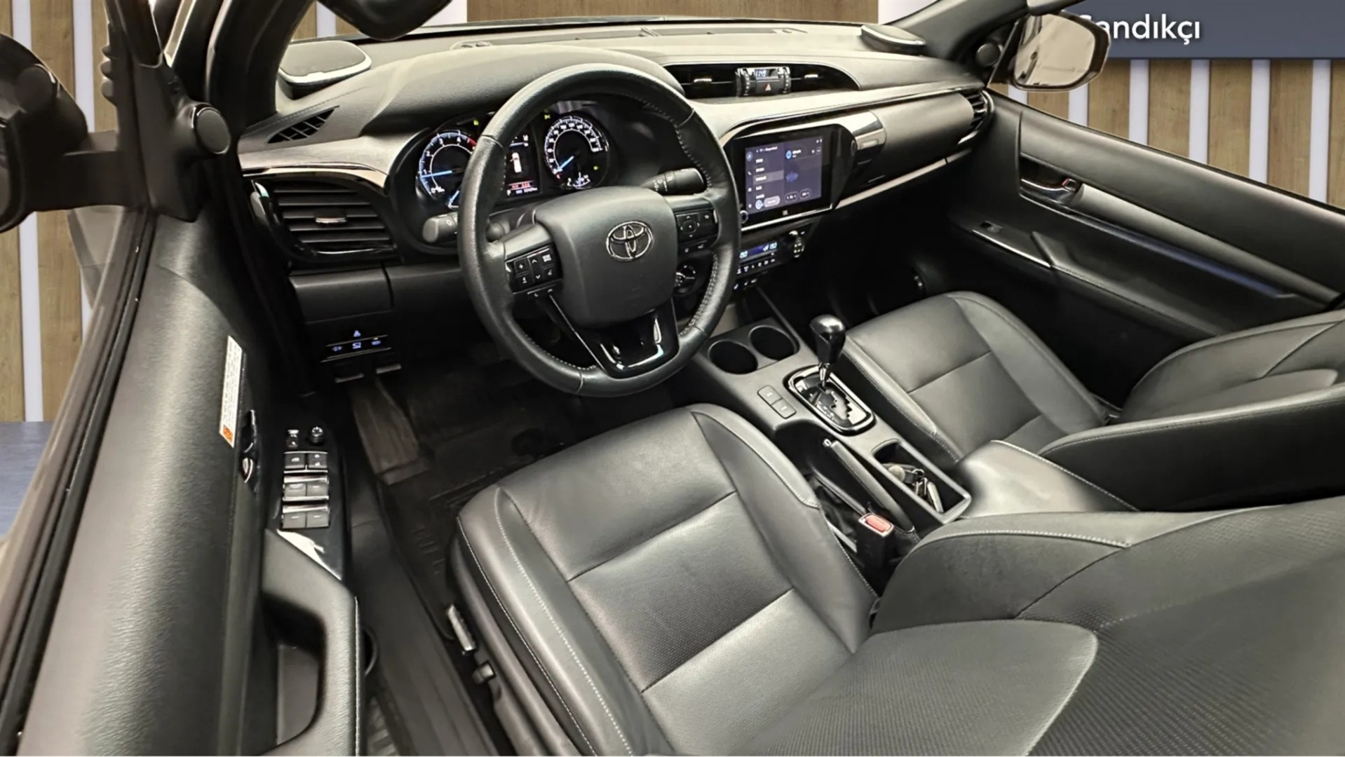2024 TOYOTA HILUX 2.4 D-4D 4X4 INVINCIBLE A/T