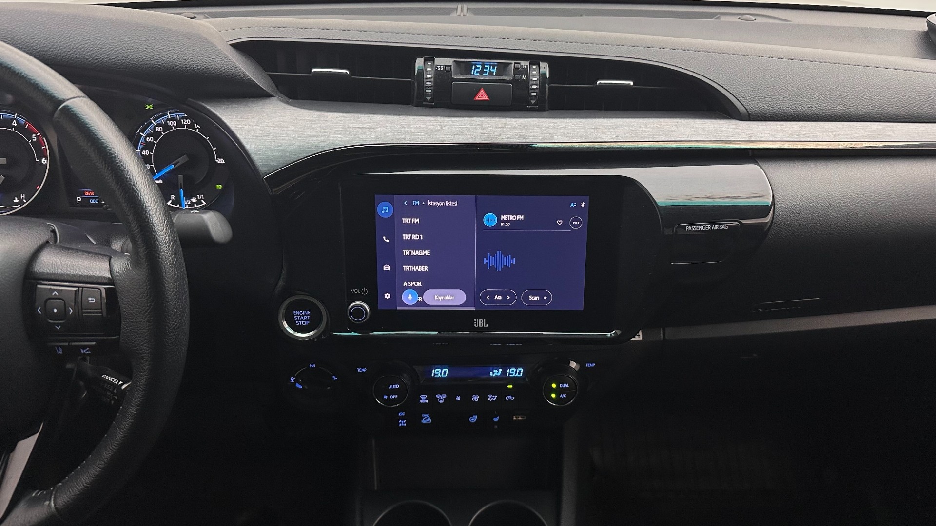 2024 TOYOTA HILUX 2.4 D-4D 4X4 INVINCIBLE A/T