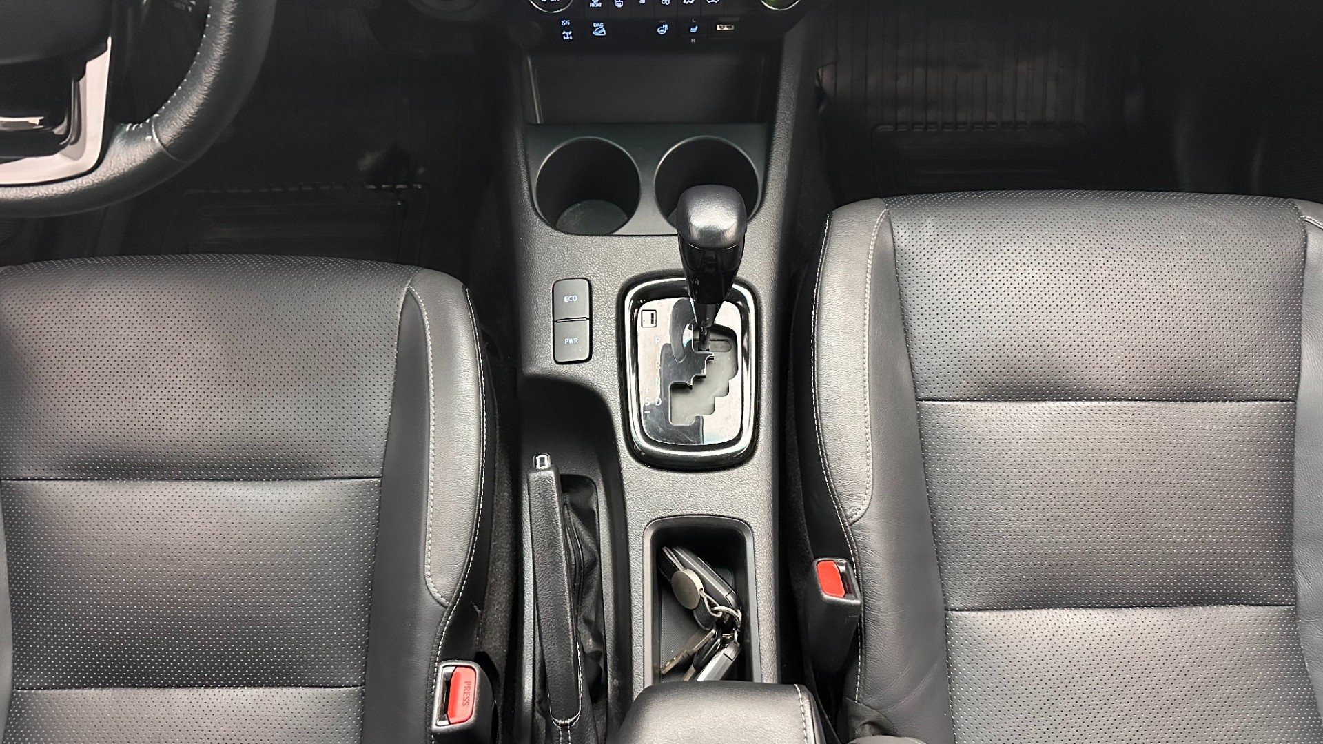 2024 TOYOTA HILUX 2.4 D-4D 4X4 INVINCIBLE A/T