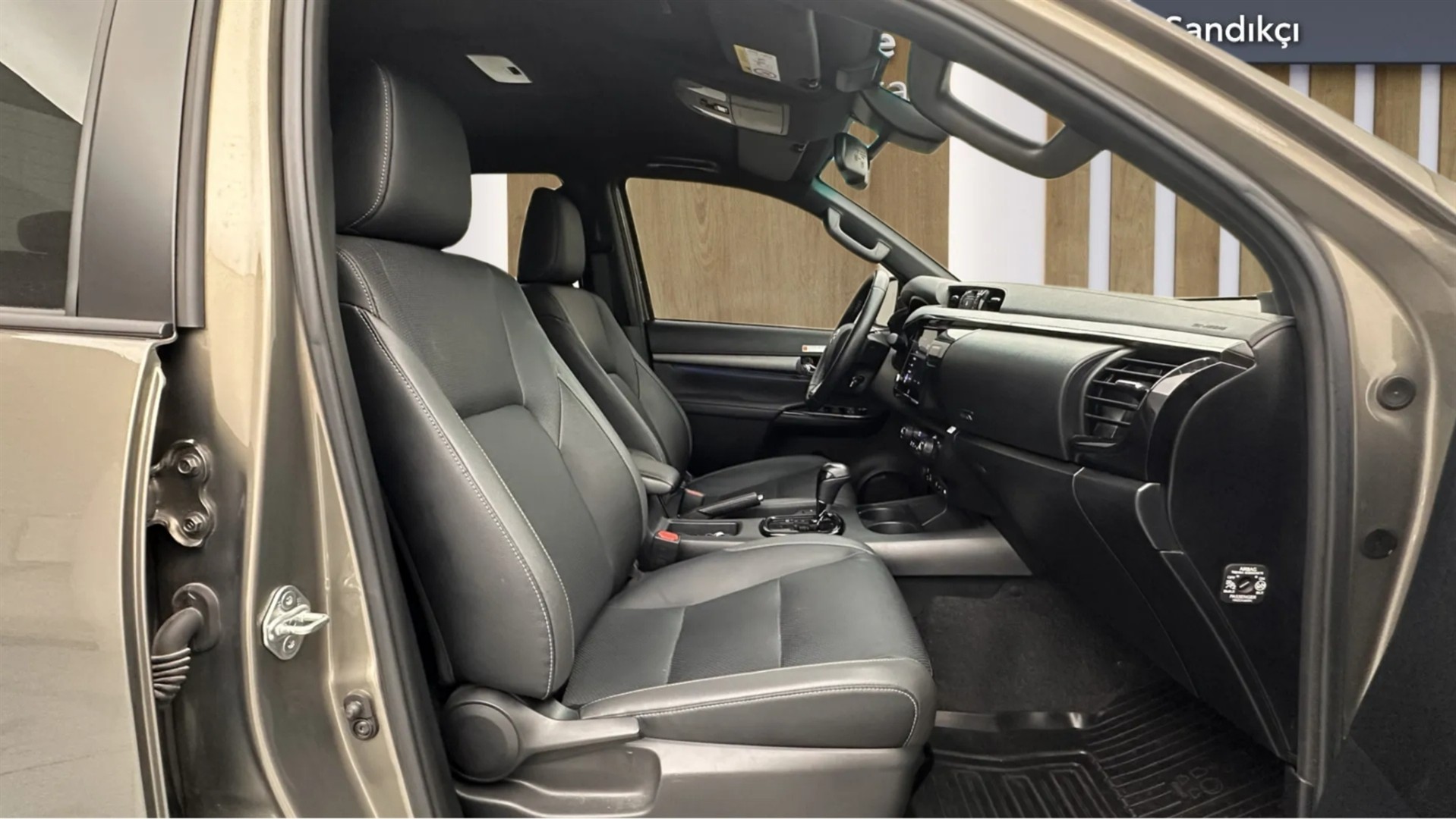 2024 TOYOTA HILUX 2.4 D-4D 4X4 INVINCIBLE A/T