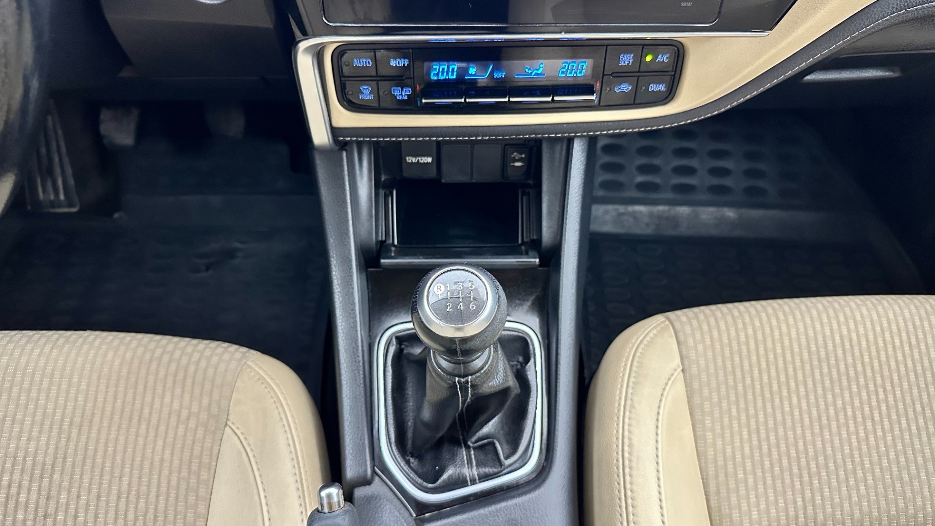 2017 TOYOTA COROLLA 1.4 D-4D Premium 50.Yıl
