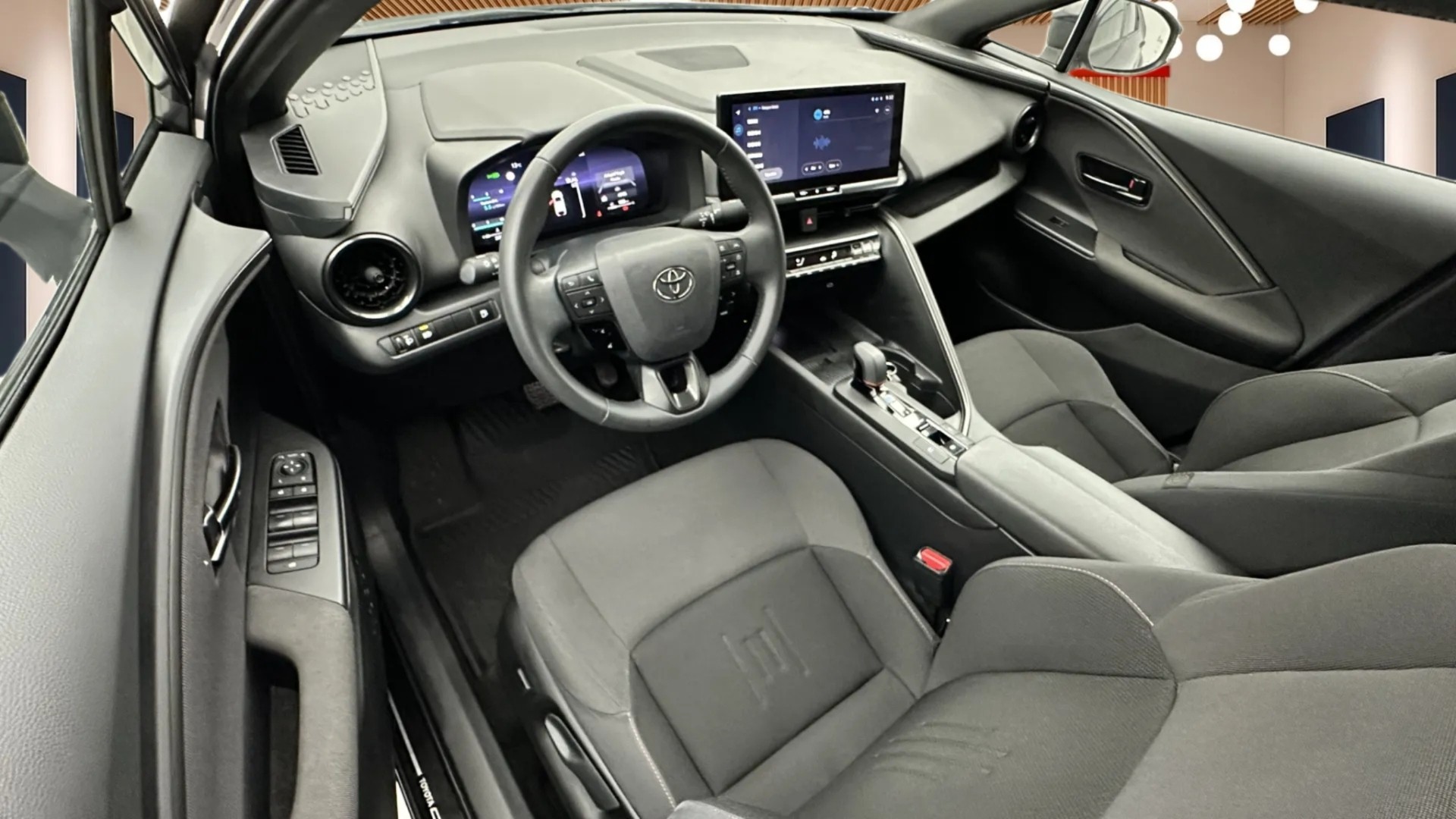 2024 TOYOTA C-HR 1.8 HYBRID 4*2 PASSION E-CVT