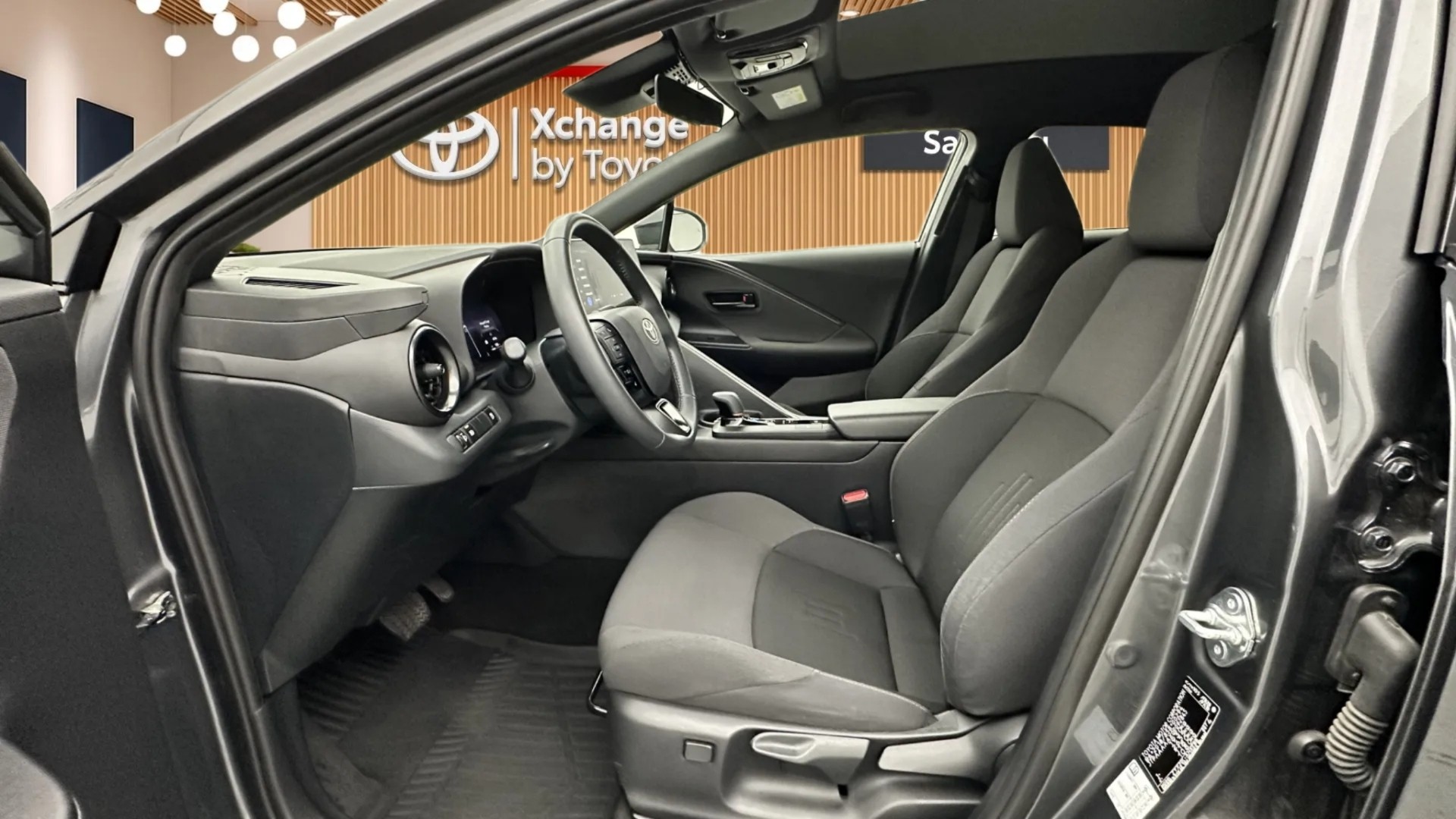 2024 TOYOTA C-HR 1.8 HYBRID 4*2 PASSION E-CVT