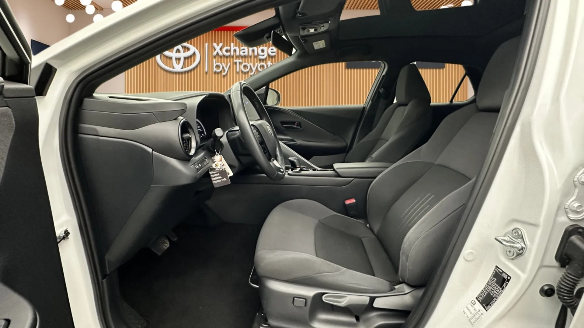 2024 TOYOTA C-HR 1.8 HYBRID 4*2 PASSION E-CVT
