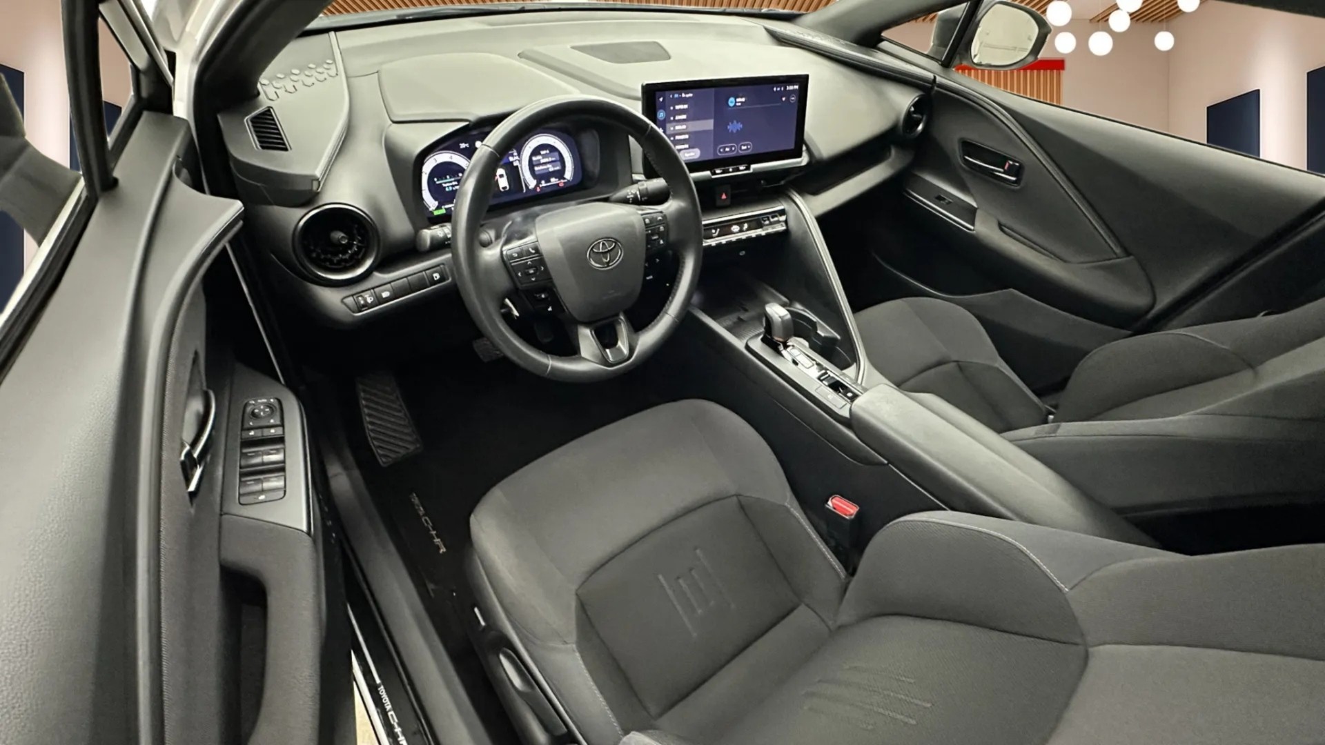 2024 TOYOTA C-HR 1.8 HYBRID 4*2 PASSION E-CVT