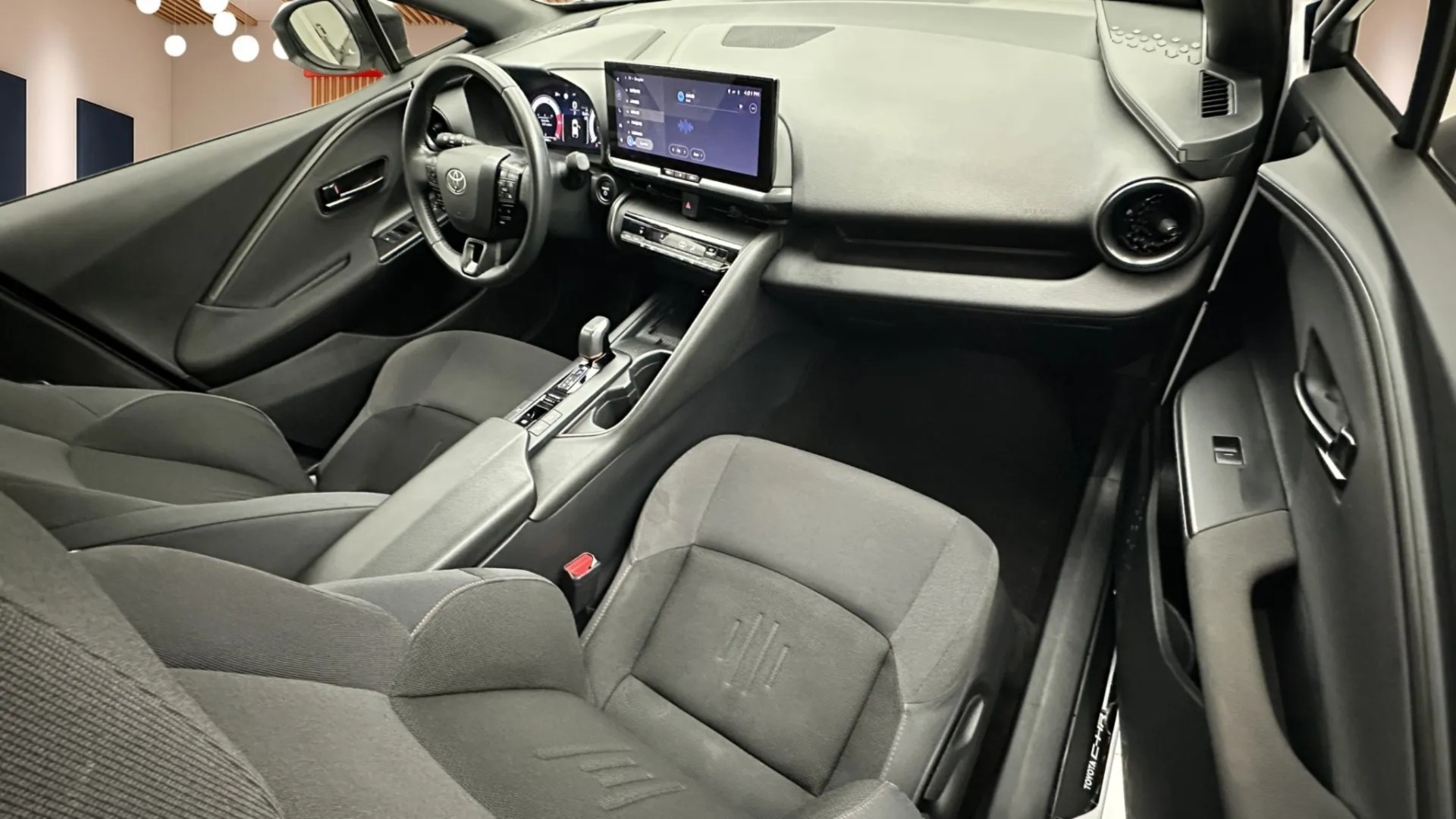 2024 TOYOTA C-HR 1.8 HYBRID 4*2 PASSION E-CVT